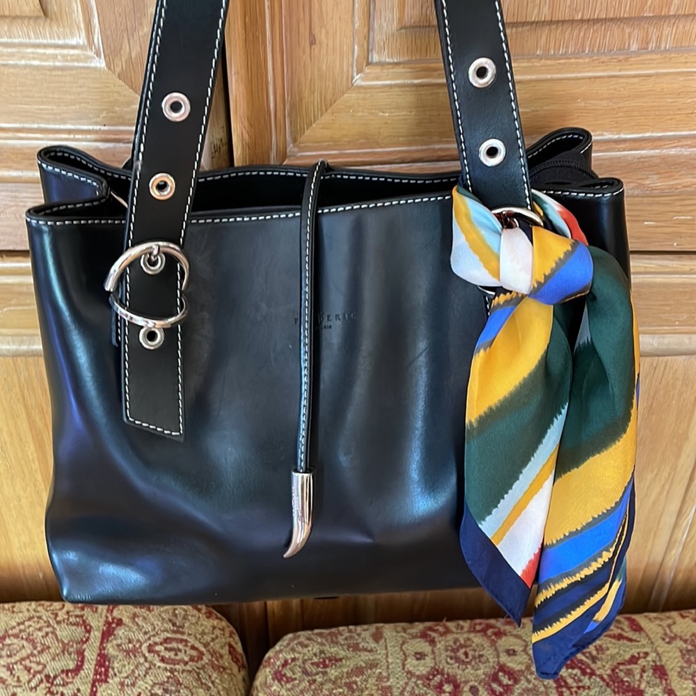 🌺 FREDERIC PARIS; Beautiful Black Leather Medium-Sized Handbag in GREAT Shape!! - Picture 3 of 16